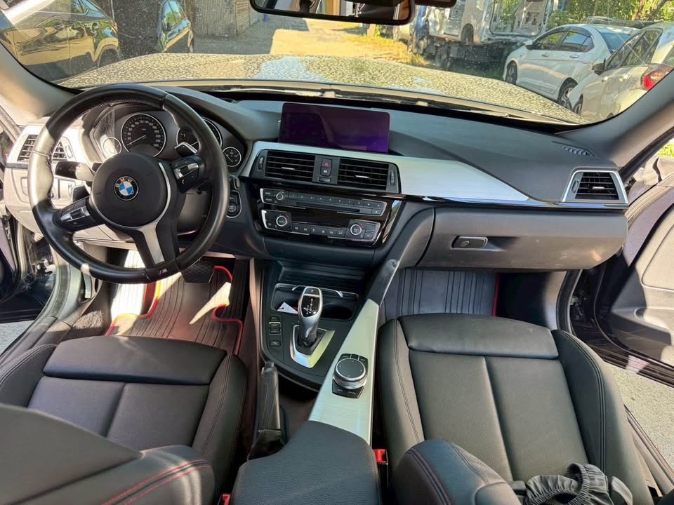 BMW 3 Series 320i 整車拆賣 二手零件照片 - Orange Garage