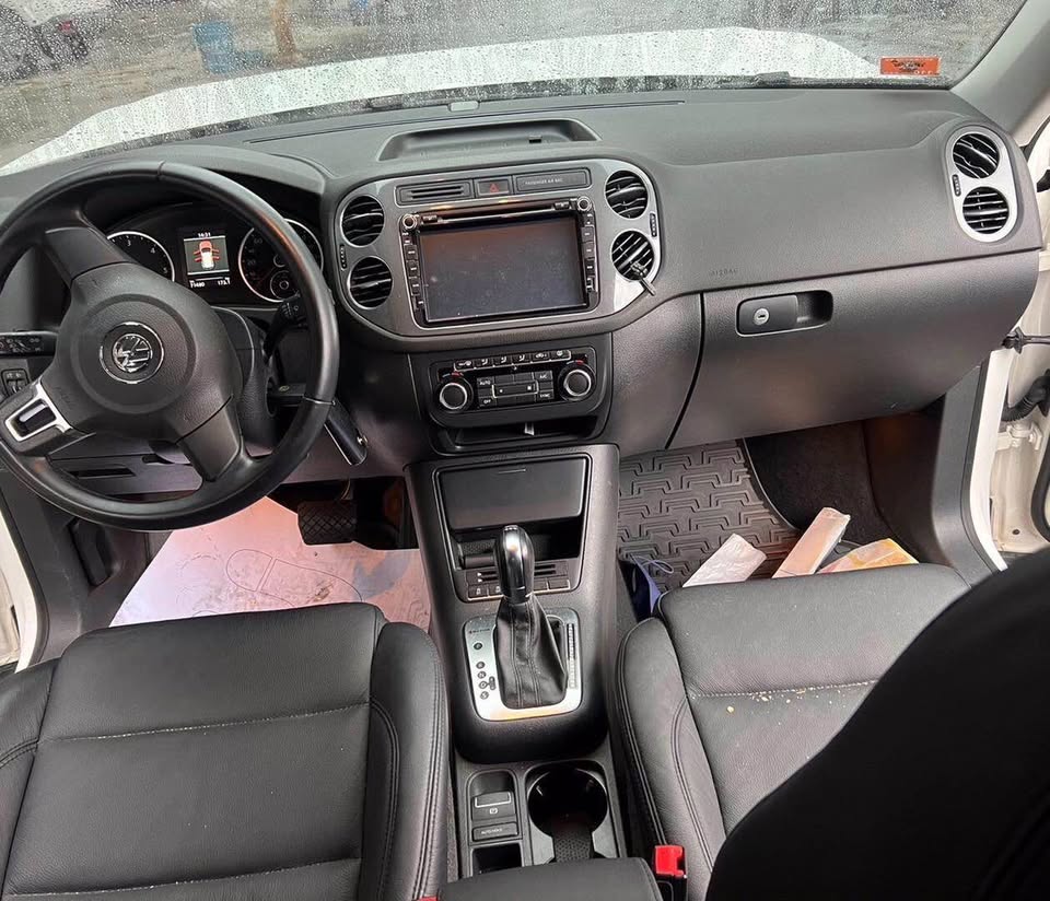 Volkswagen Tiguan 2.0 整車拆賣 二手零件照片 - Orange Garage