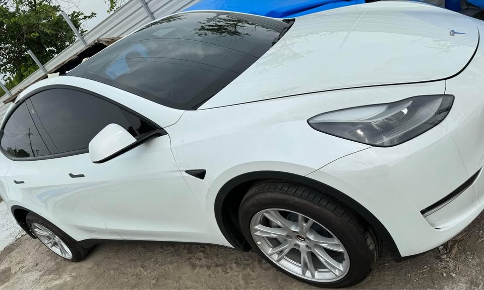 Tesla Model Y Long Range 整車拆賣 二手零件照片 - Orange Garage
