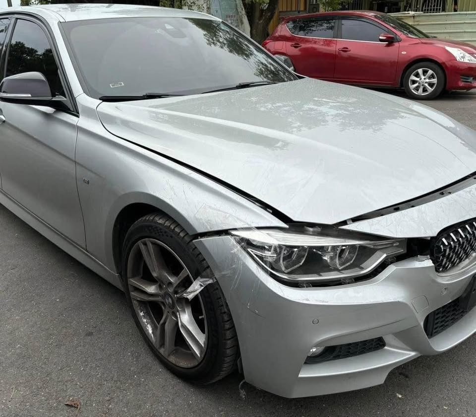 BMW 3 Series 320i 整車拆賣 二手零件照片 - Orange Garage