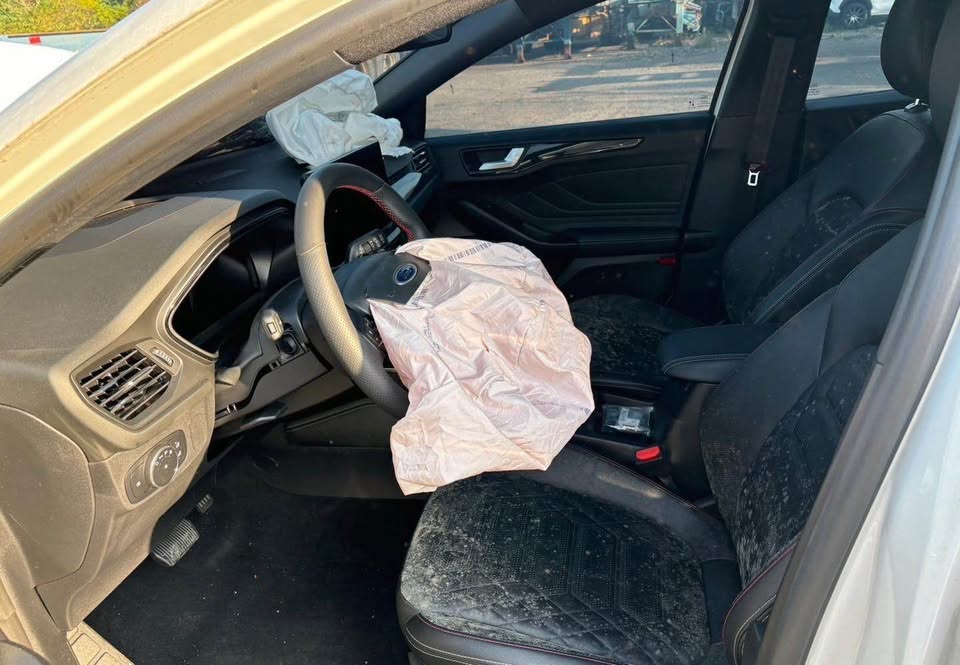 Ford Focus Mk4 ST-Line 1.5 整車拆賣 二手零件照片 - Orange Garage