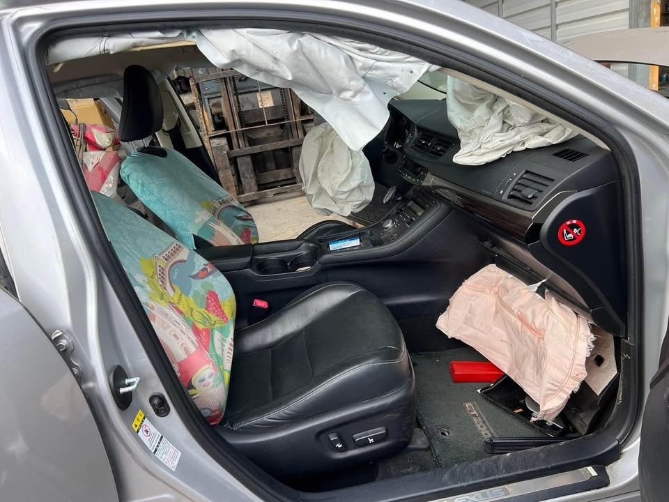Lexus CT200h 1.8 整車拆賣 二手零件照片 - Orange Garage