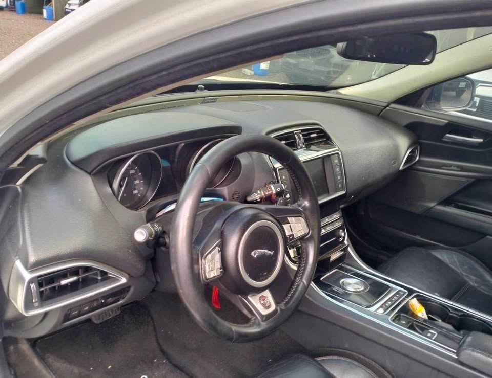 Jaguar XE 2.0 整車拆賣 二手零件照片 - Orange Garage