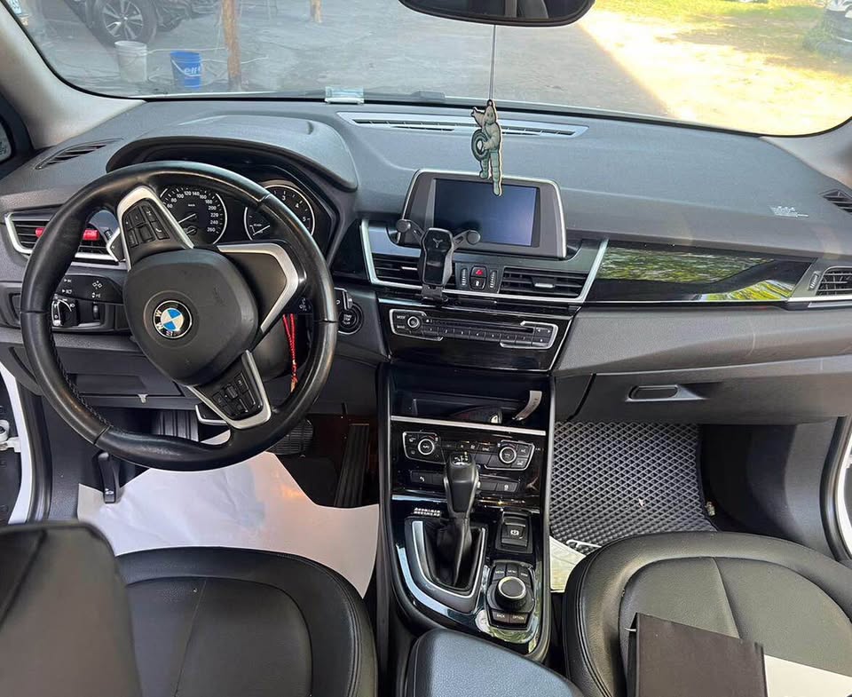BMW 2 Series 218d 整車拆賣 二手零件照片 - Orange Garage