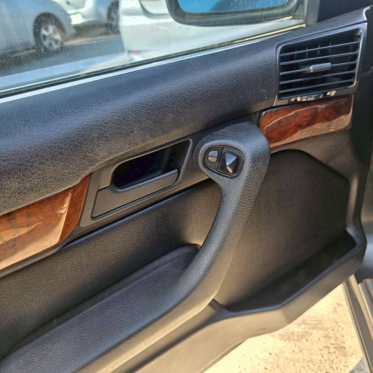 BMW 5 Series 525i 整車拆賣 二手零件照片 - Orange Garage