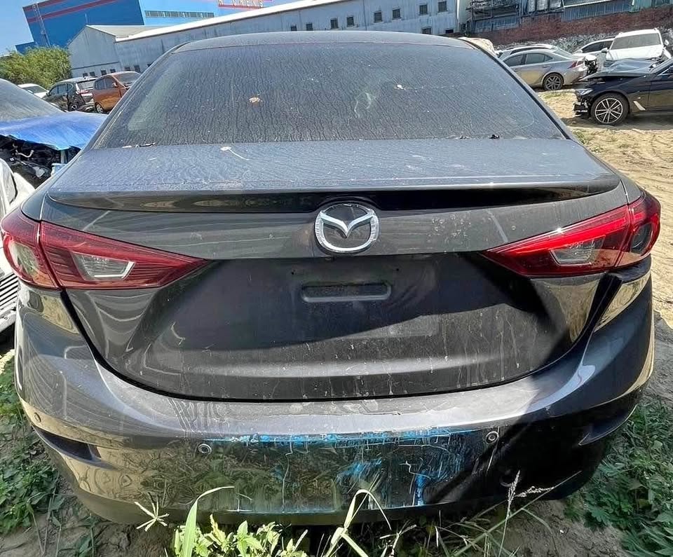 Mazda 3 整車拆賣 二手零件照片 - Orange Garage