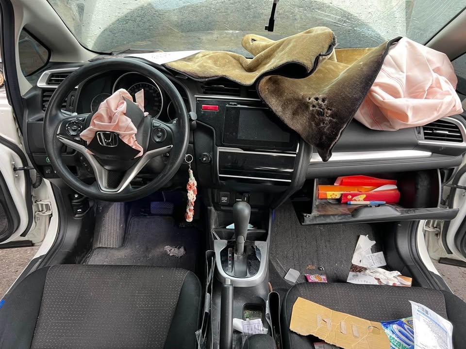 Honda Fit 1.5S 整車拆賣 二手零件照片 - Orange Garage