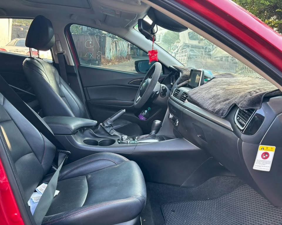 Mazda 3 2.0 整車拆賣 二手零件照片 - Orange Garage