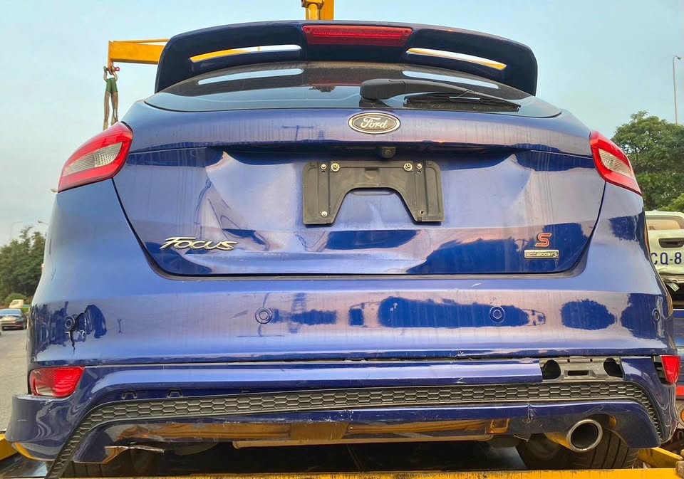 Ford Focus 1.5 整車拆賣 二手零件照片 - Orange Garage