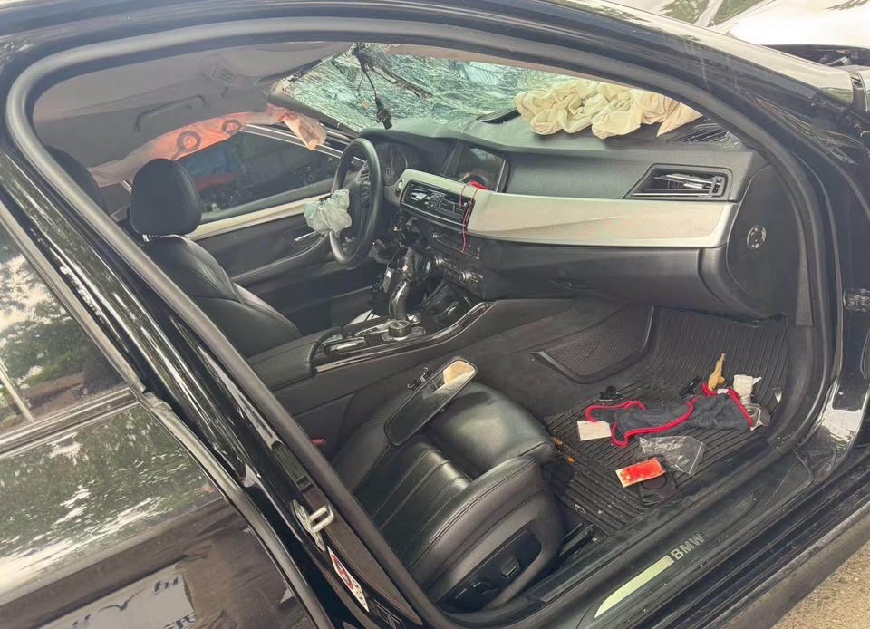 BMW 5 Series 528i 整車拆賣 二手零件照片 - Orange Garage