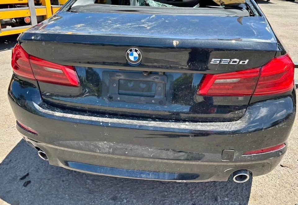 BMW 5 Series 520d 整車拆賣 二手零件照片 - Orange Garage