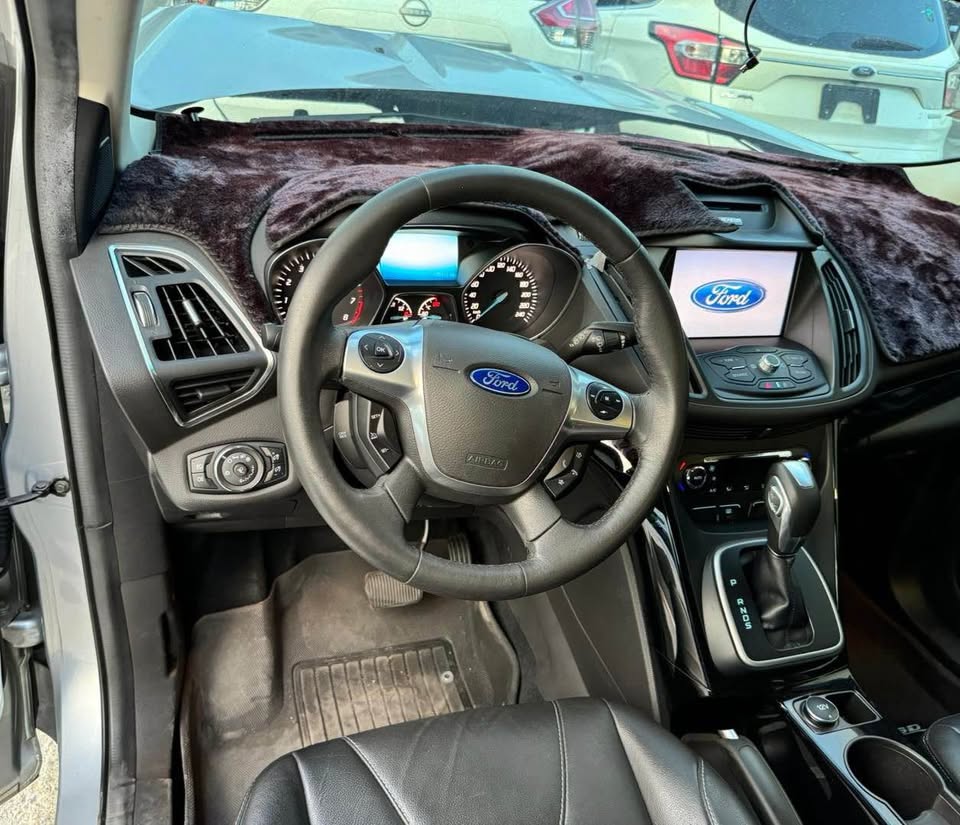 Ford Kuga 1.6 整車拆賣 二手零件照片 - Orange Garage