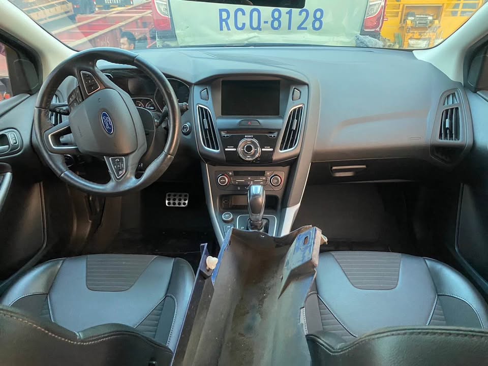 Ford Focus 1.5 整車拆賣 二手零件照片 - Orange Garage