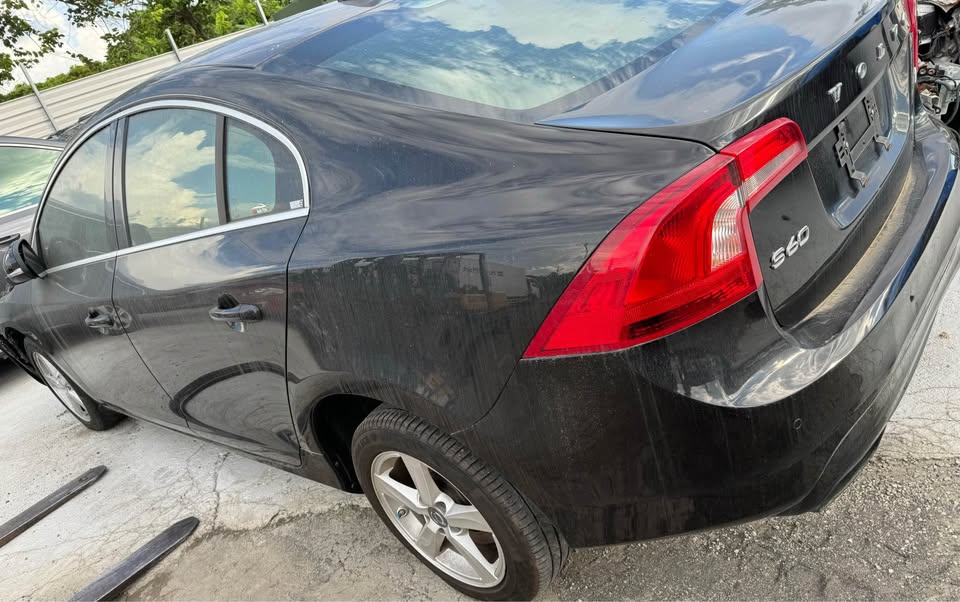 Volvo S60 1.6 T4 整車拆賣 二手零件照片 - Orange Garage