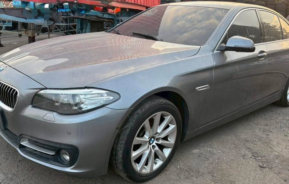 BMW 5 Series 528i 整車拆賣 二手零件照片 - Orange Garage