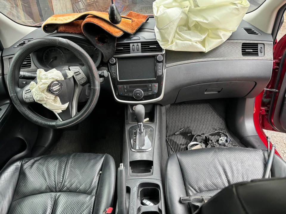 Nissan Tiida 1.6 整車拆賣 二手零件照片 - Orange Garage