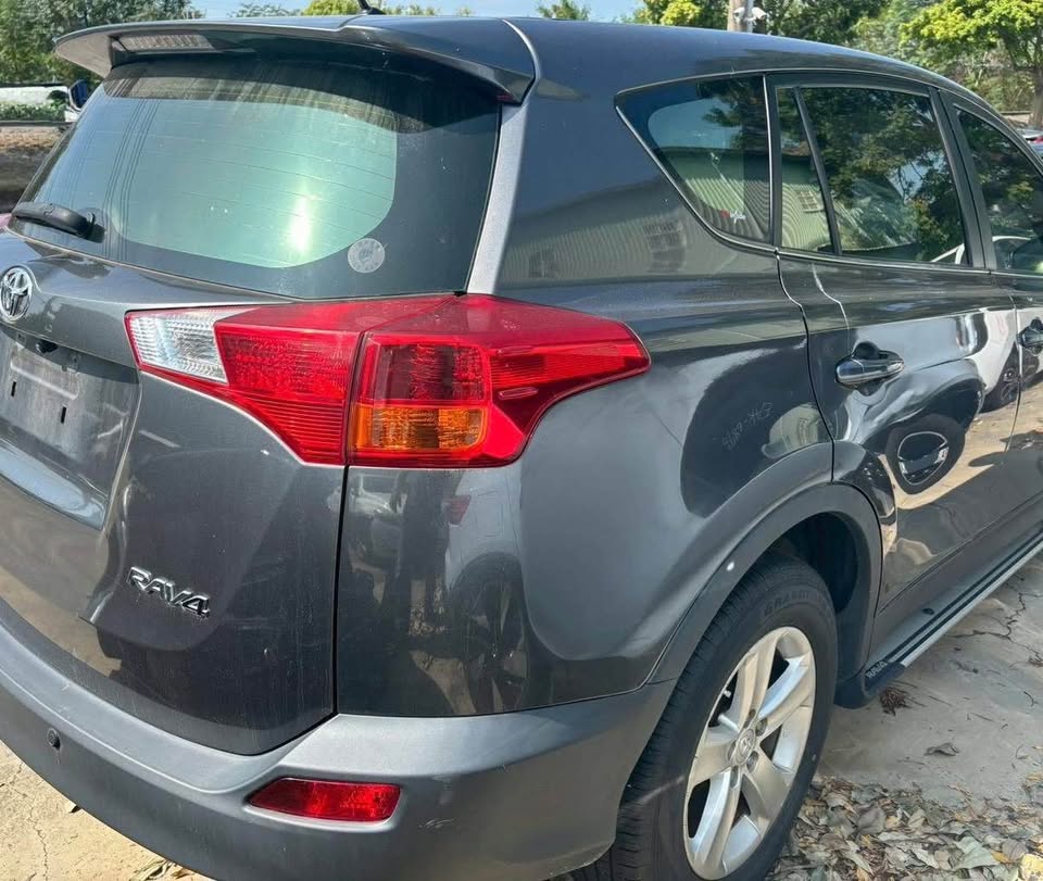 Toyota RAV4 2.0 整車拆賣 二手零件照片 - Orange Garage