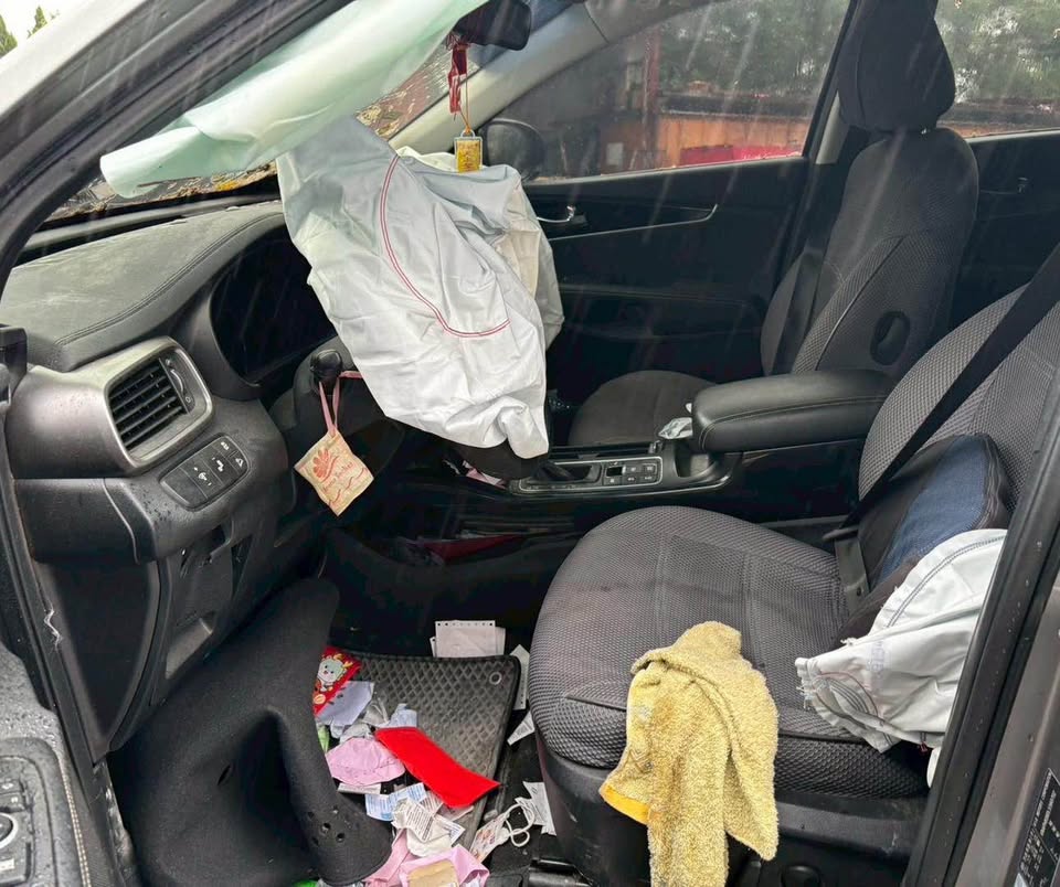 Kia Sorento 2.2 整車拆賣 二手零件照片 - Orange Garage