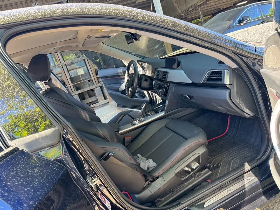 BMW 3 Series 320i 整車拆賣 二手零件照片 - Orange Garage