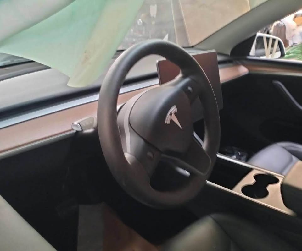 Tesla Model Y Long Range 整車拆賣 二手零件照片 - Orange Garage
