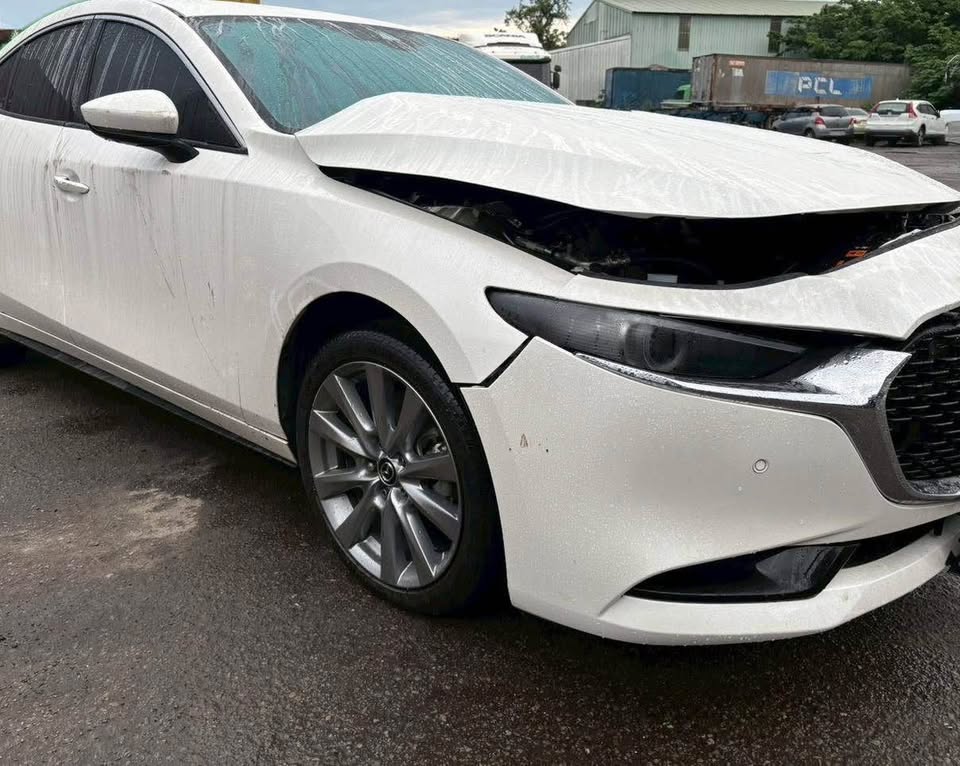 Mazda 3 2.0 Sedan 整車拆賣 二手零件照片 - Orange Garage
