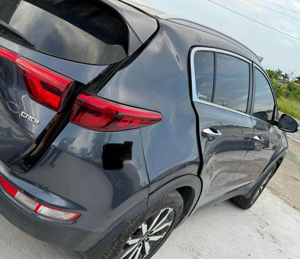 Kia Sportage 2.0 整車拆賣 二手零件照片 - Orange Garage
