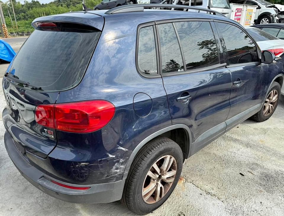 Volkswagen Tiguan 2.0 TSI 整車拆賣 二手零件照片 - Orange Garage