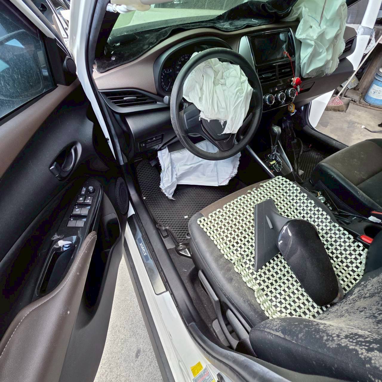Toyota Yaris 1.5 整車拆賣 二手零件照片 - Orange Garage