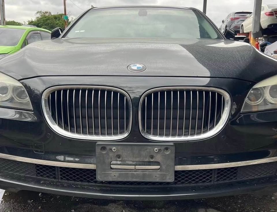 BMW 7 Series 730d 整車拆賣 二手零件照片 - Orange Garage