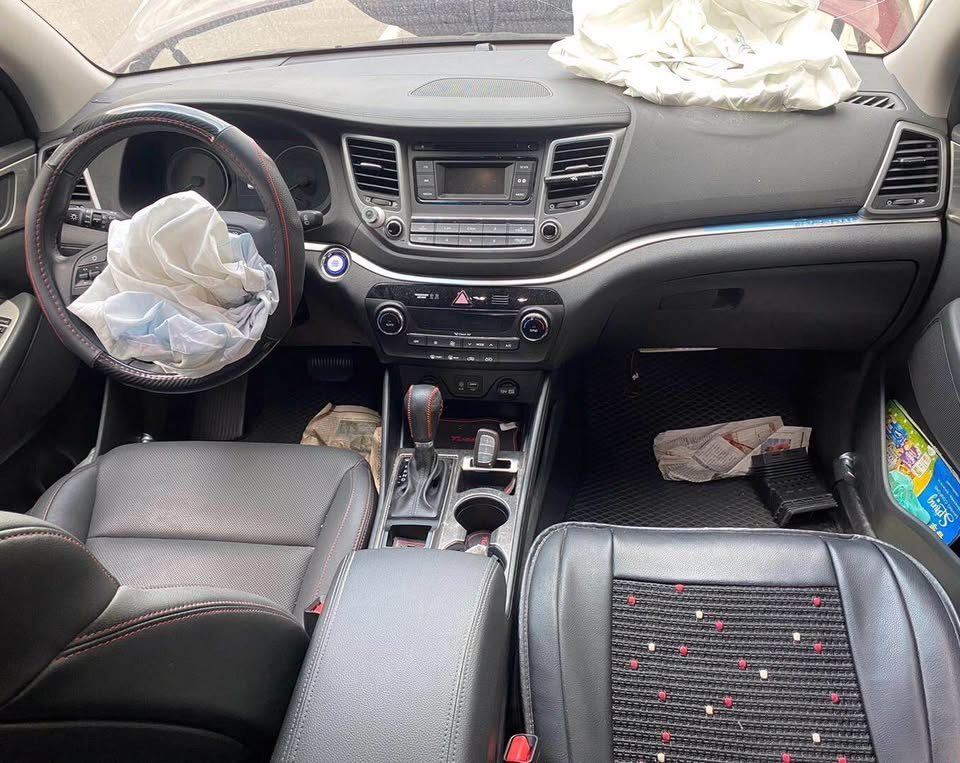 Hyundai Tucson 1.6 整車拆賣 二手零件照片 - Orange Garage
