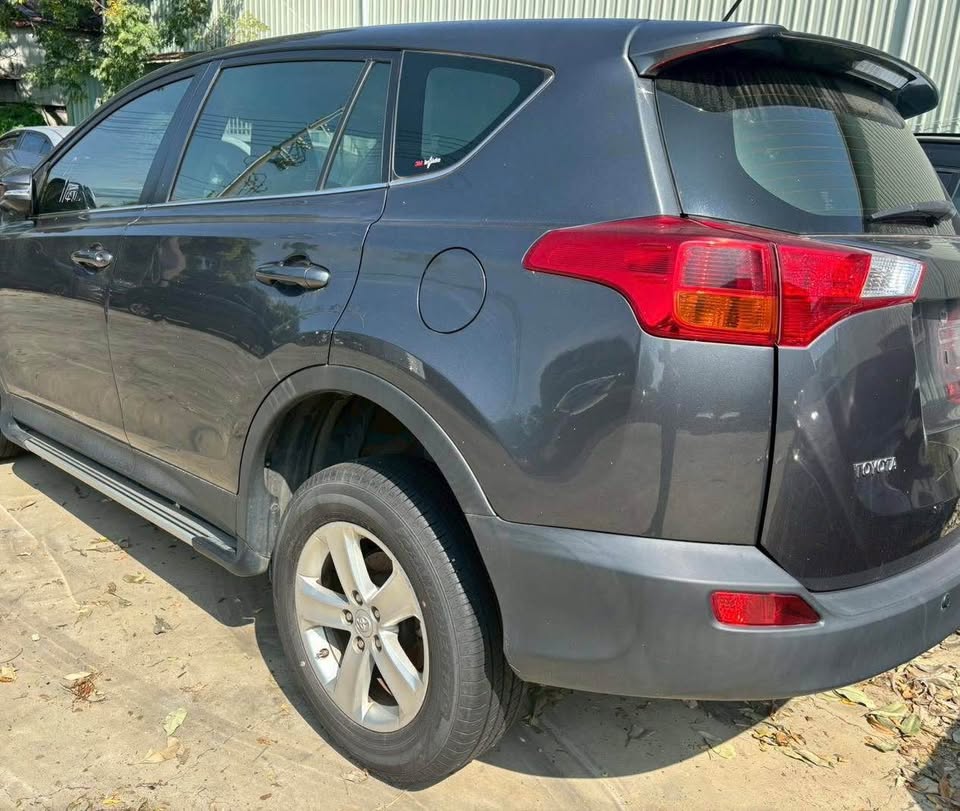 Toyota RAV4 2.0 整車拆賣 二手零件照片 - Orange Garage
