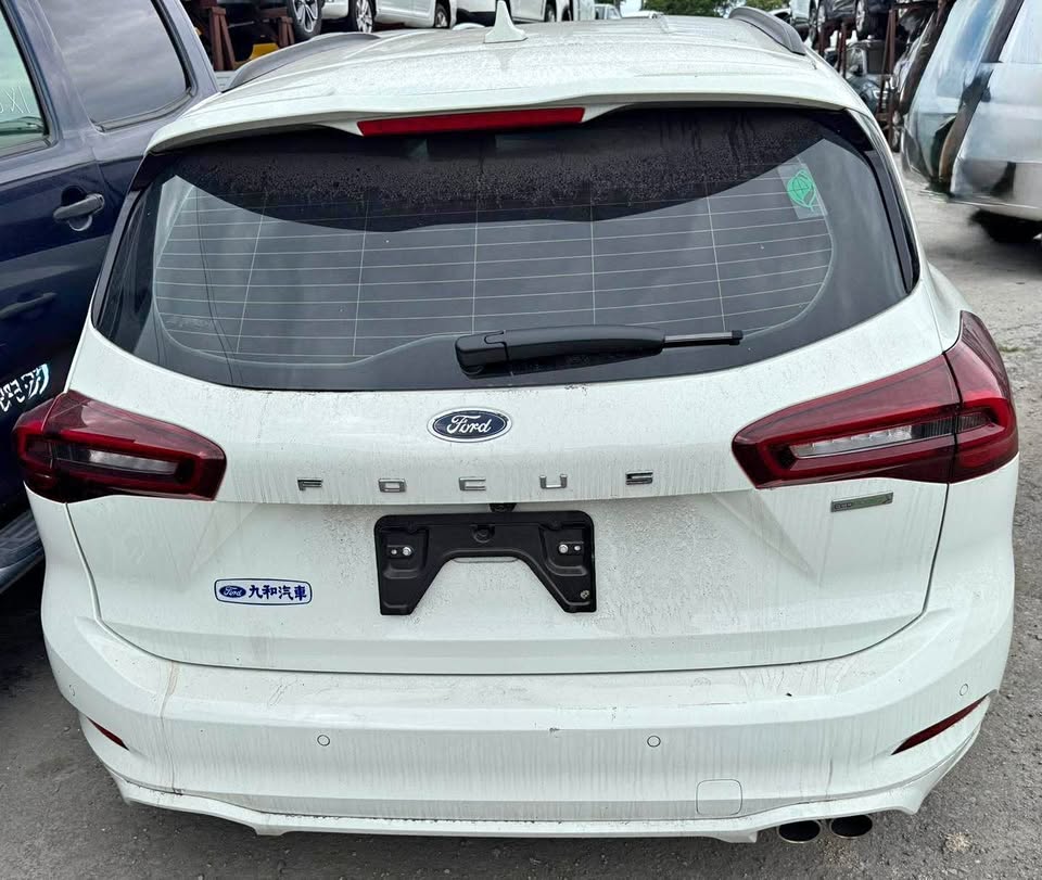 Ford Focus Wagon ST-Line X 1.5 整車拆賣 二手零件照片 - Orange Garage