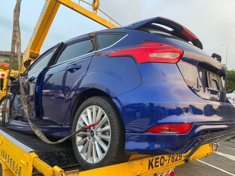 Ford Focus 1.5 整車拆賣 二手零件照片 - Orange Garage