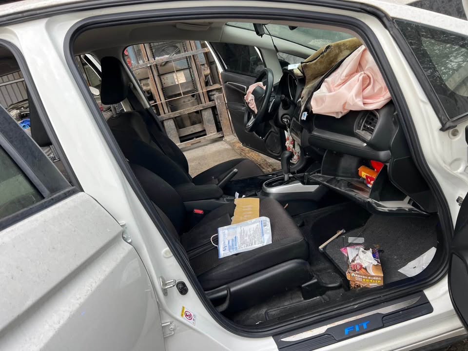 Honda Fit 1.5S 整車拆賣 二手零件照片 - Orange Garage