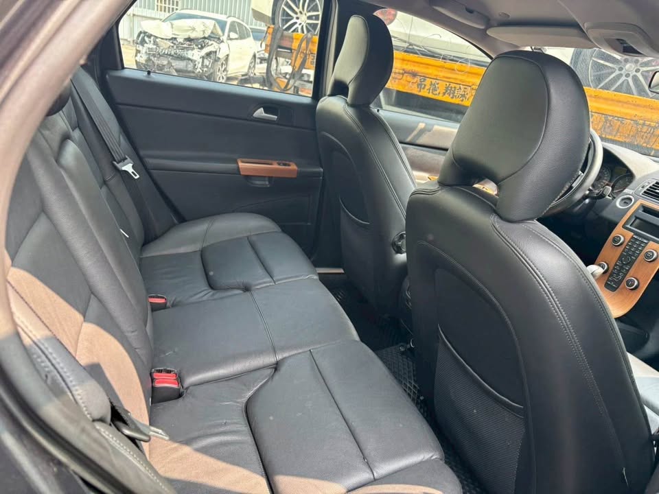Volvo S40 2.0 整車拆賣 二手零件照片 - Orange Garage