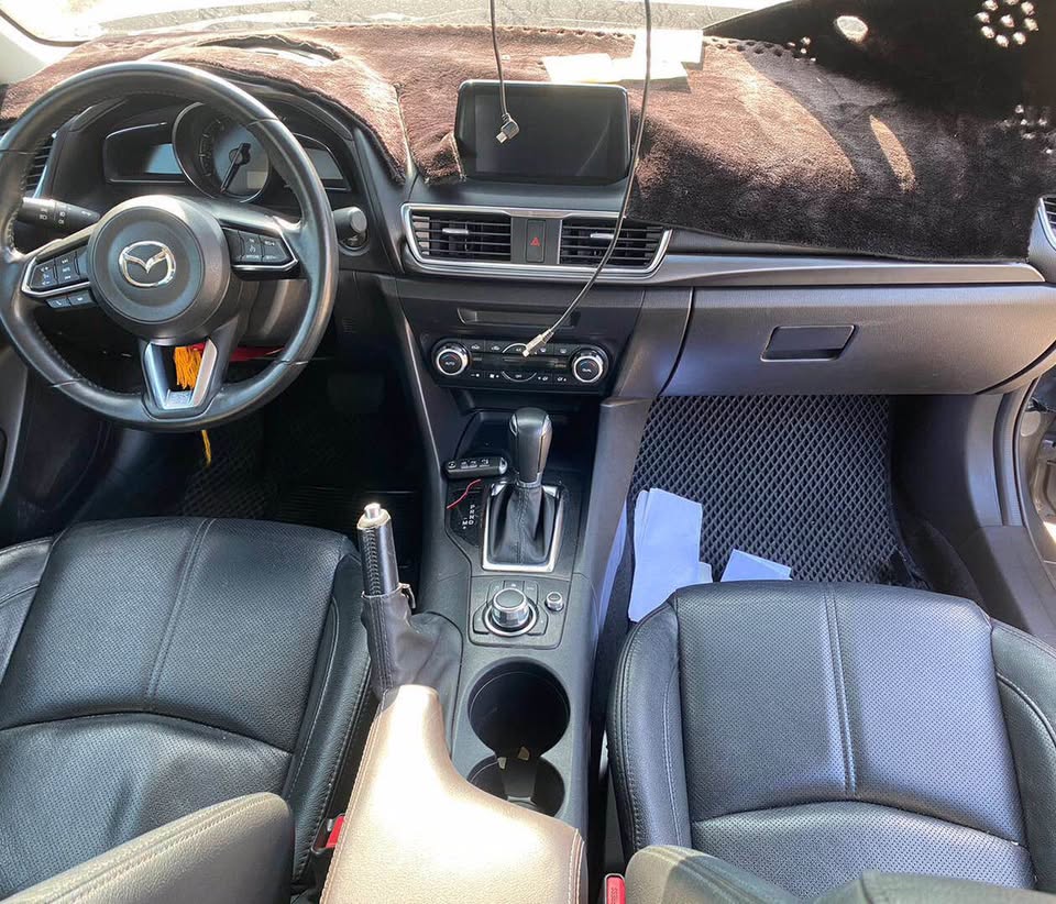 Mazda 3 2.0 整車拆賣 二手零件照片 - Orange Garage