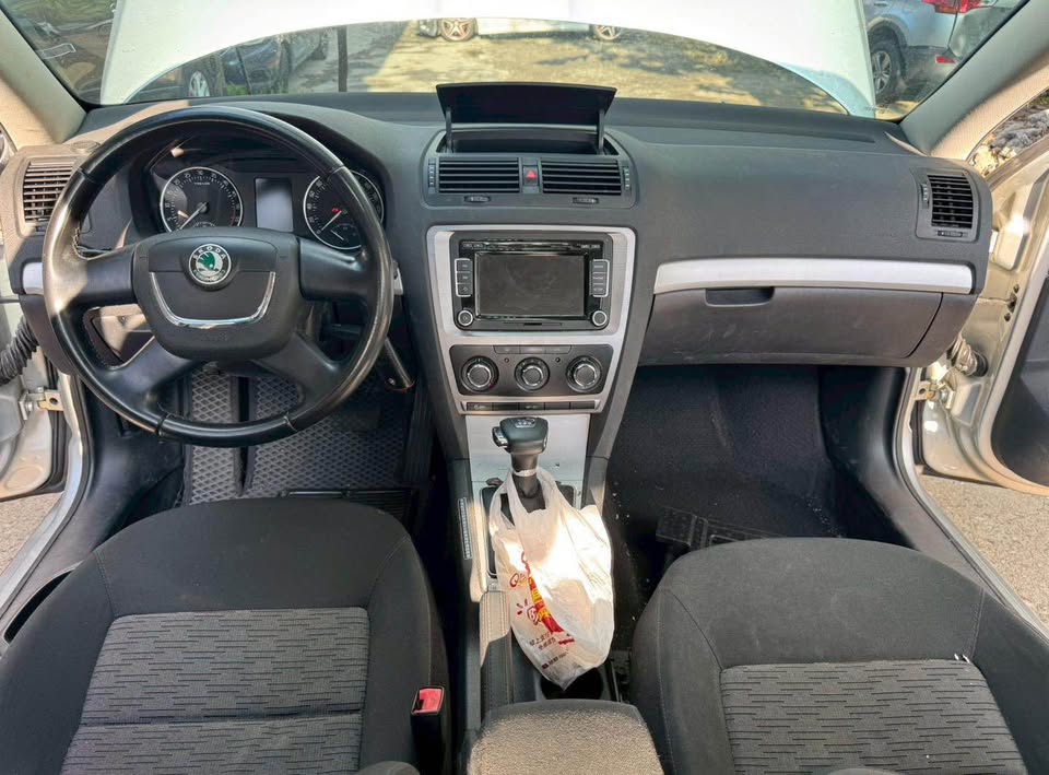 Škoda Octavia Combi 1.6 整車拆賣 二手零件照片 - Orange Garage