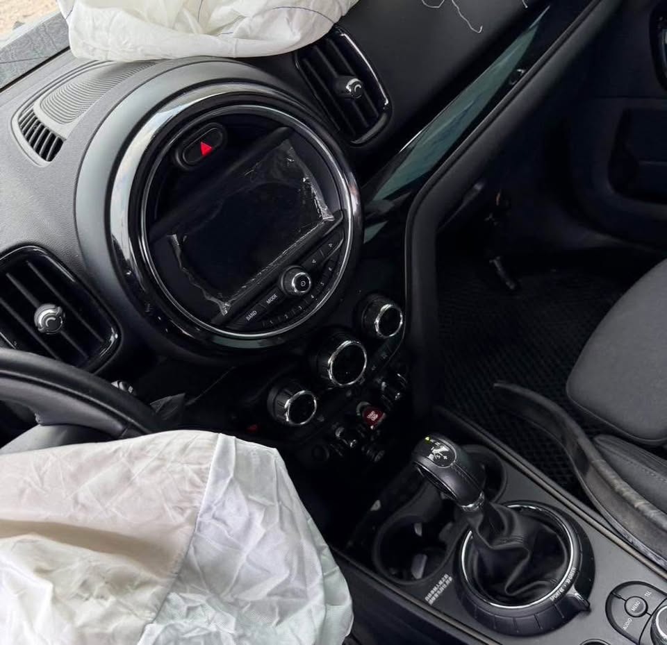 Mini Cooper Countryman Cooper S 整車拆賣 二手零件照片 - Orange Garage