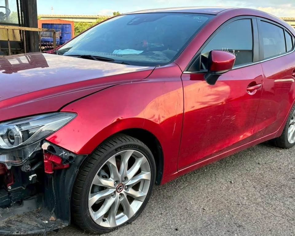 Mazda 3 2.0 整車拆賣 二手零件照片 - Orange Garage