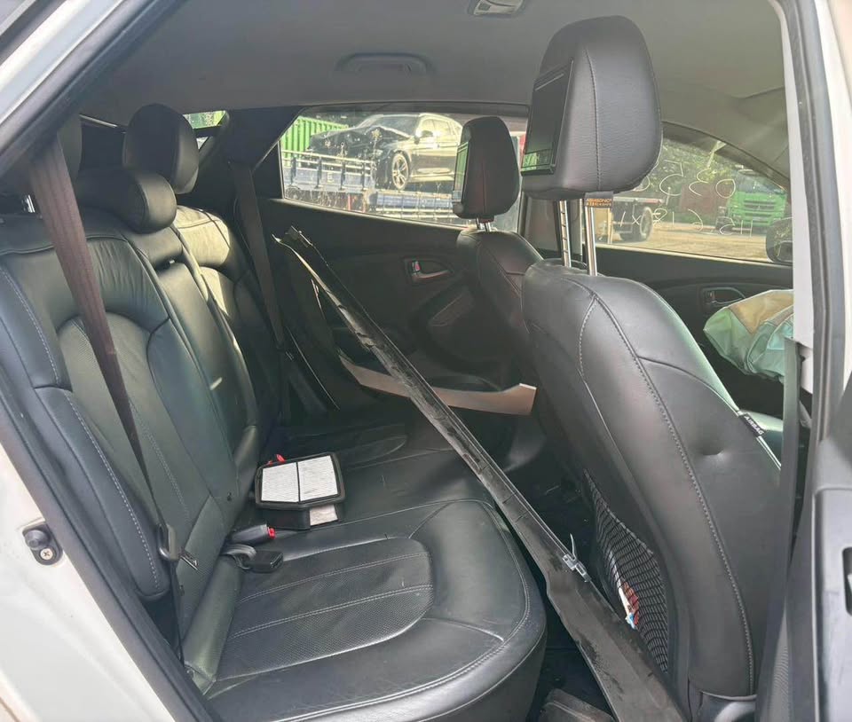 Hyundai IX35 2.0 整車拆賣 二手零件照片 - Orange Garage