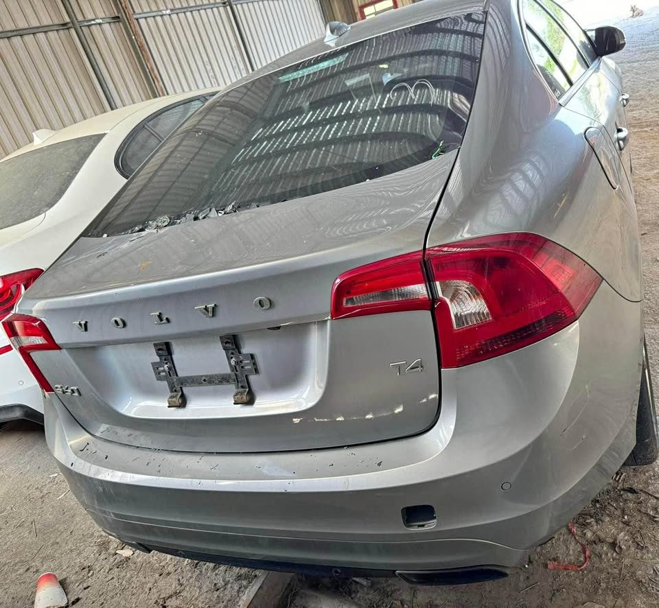 Volvo S60 1.6 T4 整車拆賣 二手零件照片 - Orange Garage