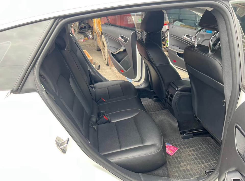 Mercedes-Benz CLA CLA 200 整車拆賣 二手零件照片 - Orange Garage