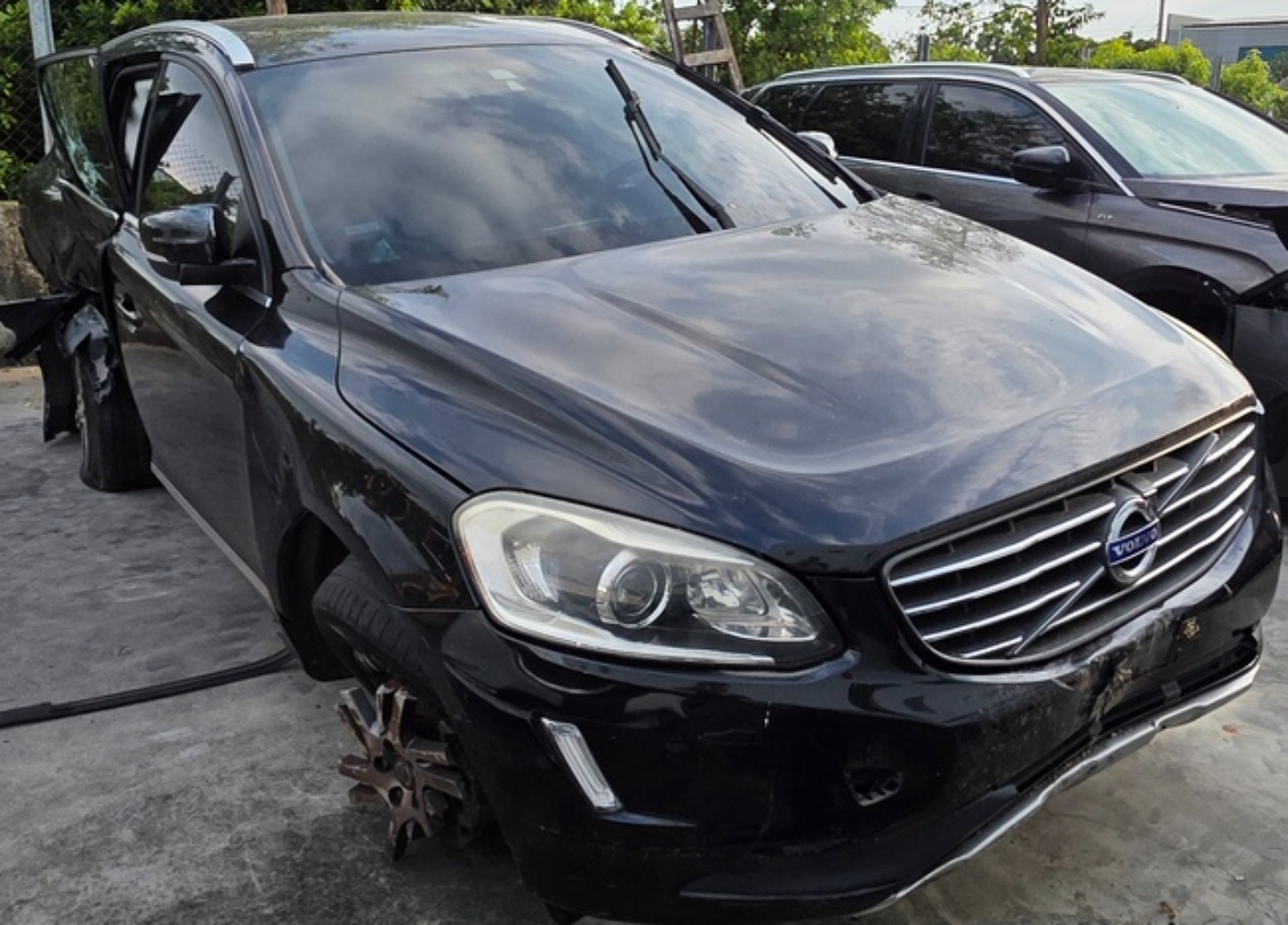 Volvo XC60 D4 整車拆賣 二手零件照片 - Orange Garage