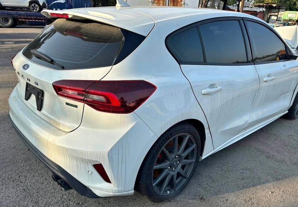 Ford Focus Mk4 ST-Line 1.5 整車拆賣 二手零件照片 - Orange Garage
