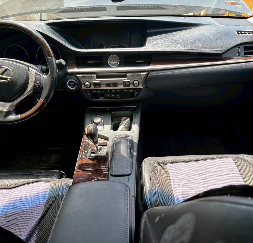 Lexus ES300h 2.5 整車拆賣 二手零件照片 - Orange Garage
