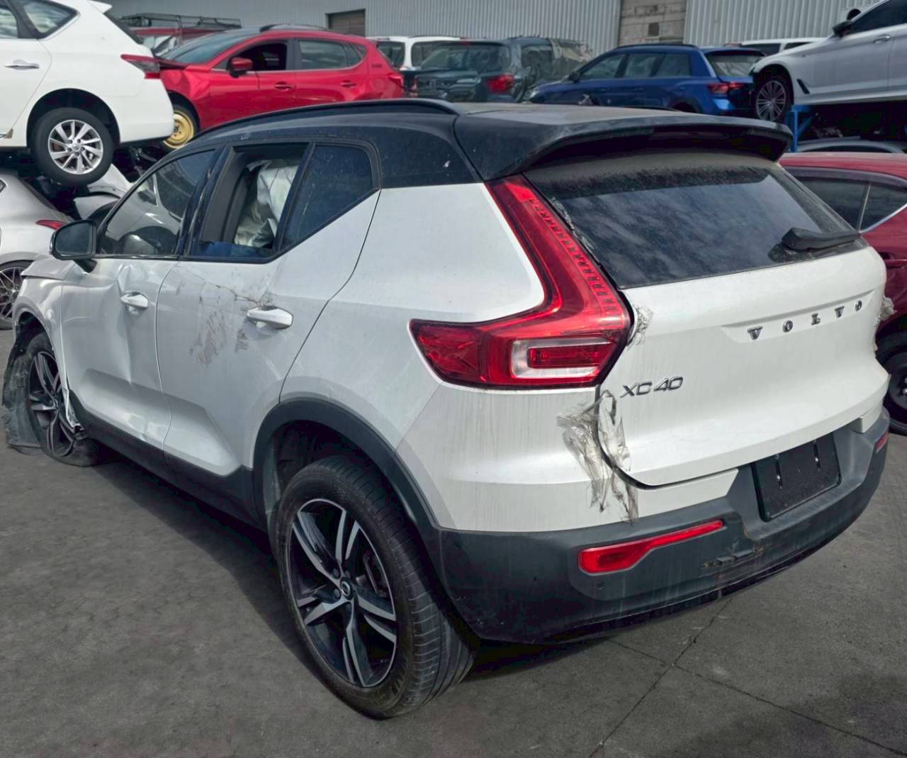 Volvo XC40 B5 整車拆賣 二手零件照片 - Orange Garage