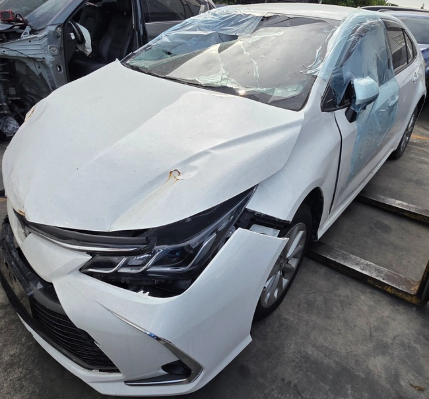 Toyota Corolla Altis 1.8 整車拆賣 二手零件照片 - Orange Garage
