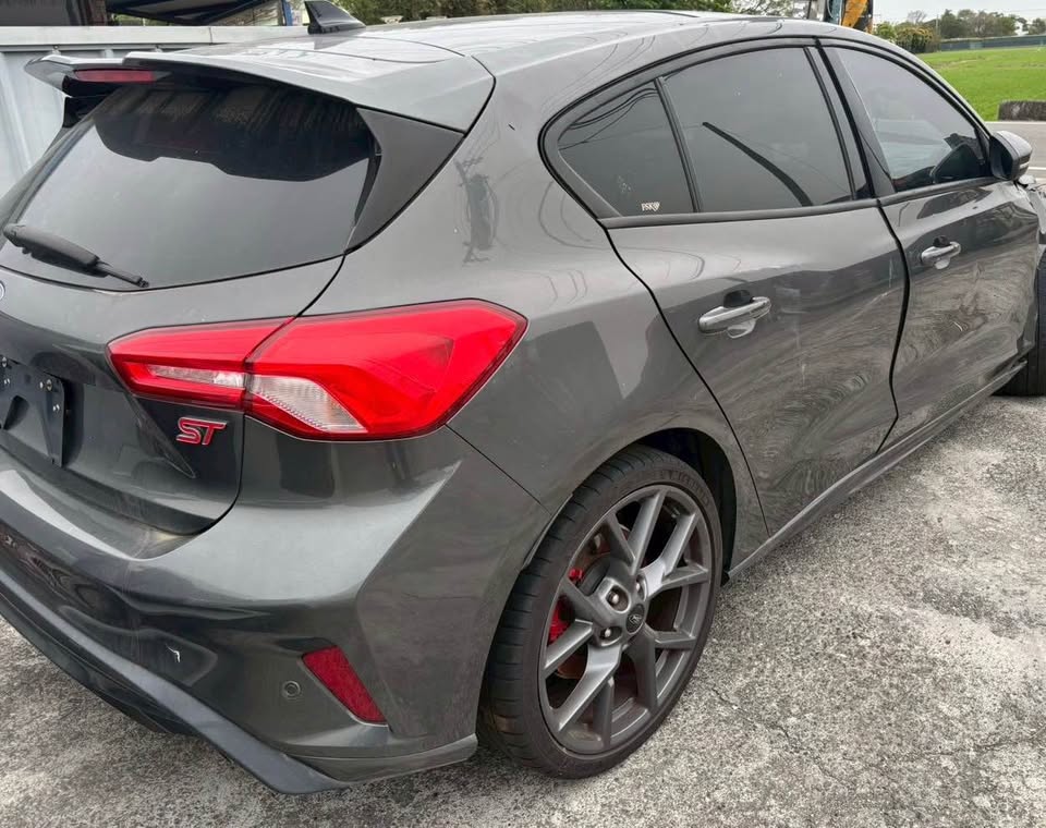 Ford Focus 2.3 ST 整車拆賣 二手零件照片 - Orange Garage