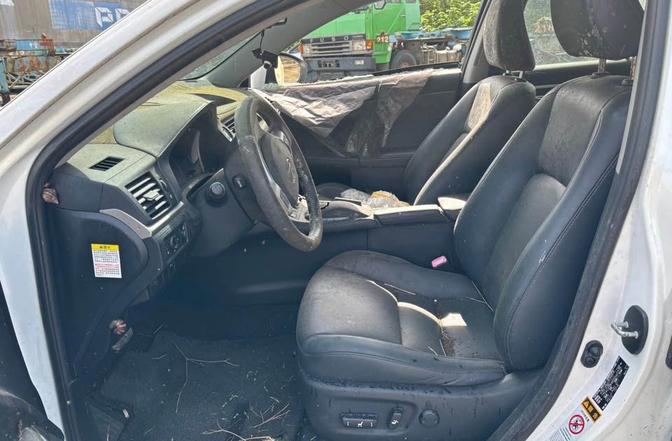 Lexus CT200h Hybrid 1.8 整車拆賣 二手零件照片 - Orange Garage