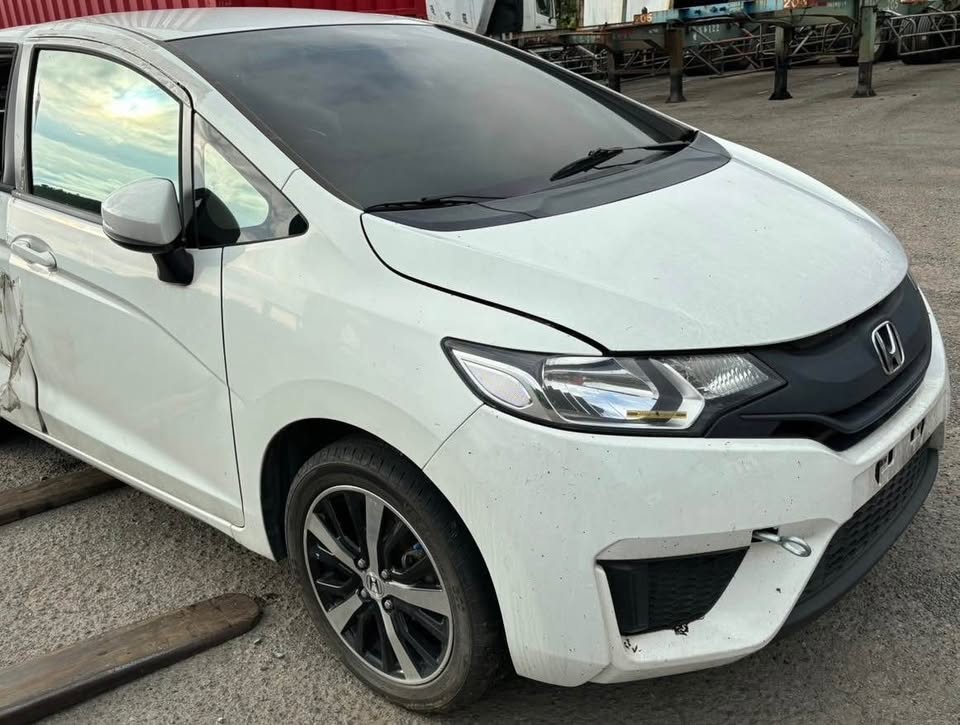 Honda Fit 1.5 整車拆賣 二手零件照片 - Orange Garage